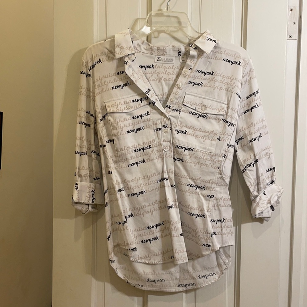 New York and company 3 quarter sleeve dress shirt. Never worn size XS